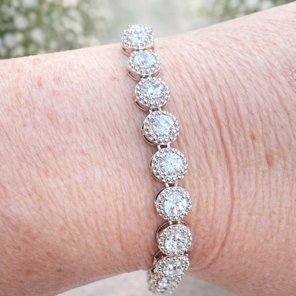 White gold tennis bracelet with round cut stones